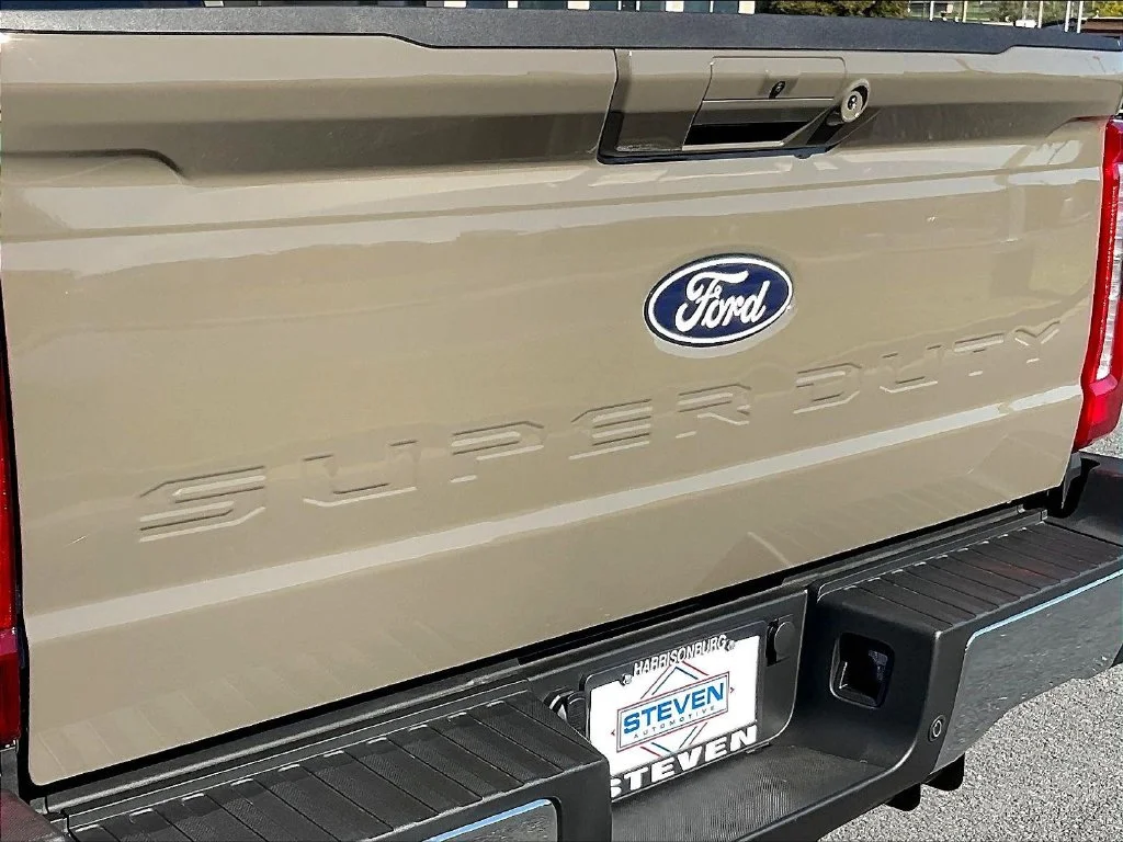 New 2027 Marsh Gray Metallic Ford F-250® Lariat® image 9