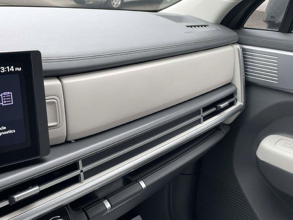 New 2027 Gray Hyundai SE FWD image 30