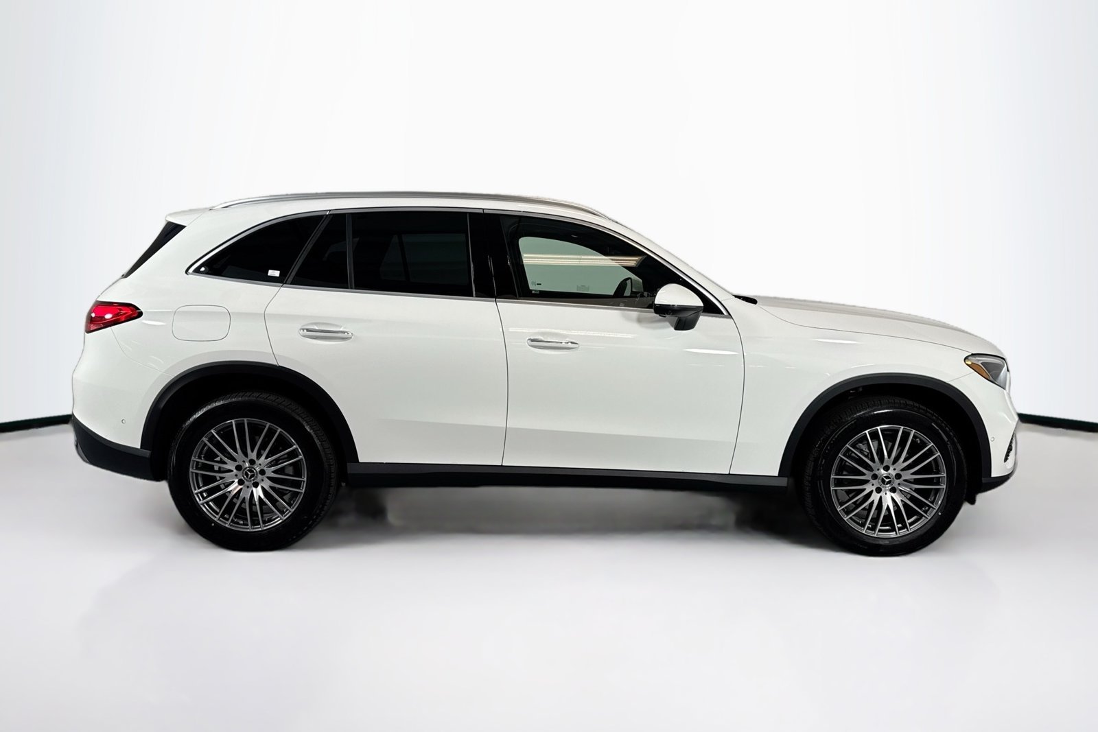 New 2026 Polar White Mercedes-Benz GLC 300 image 4