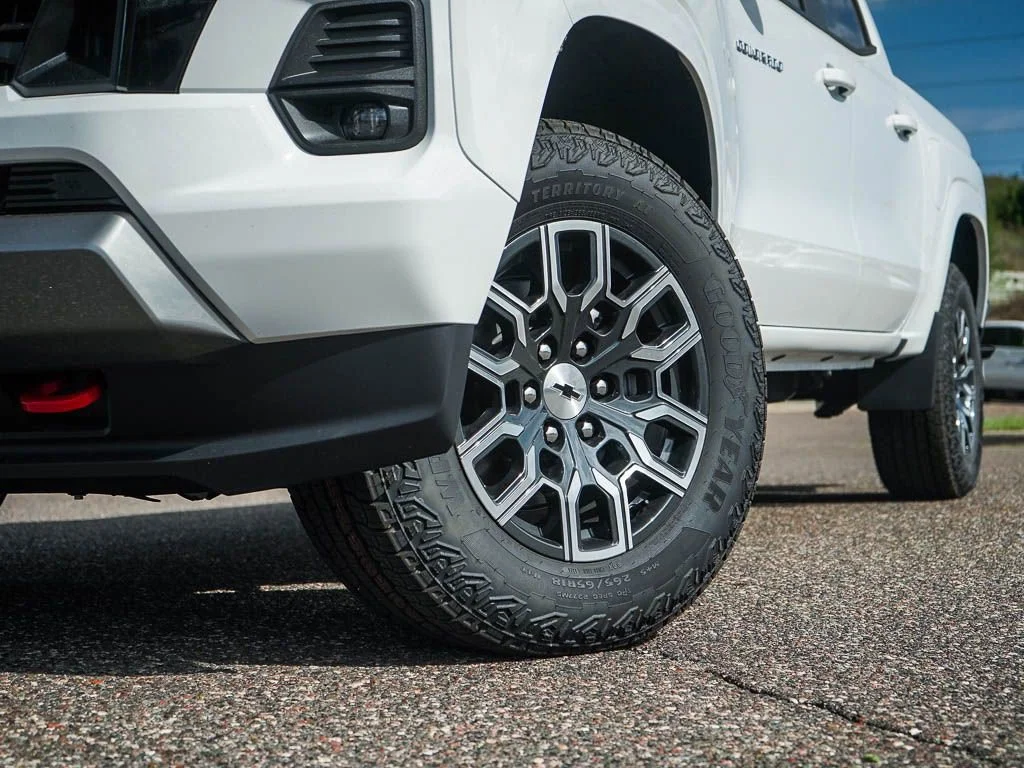 New 2026 Summit White Chevrolet Z71 image 5