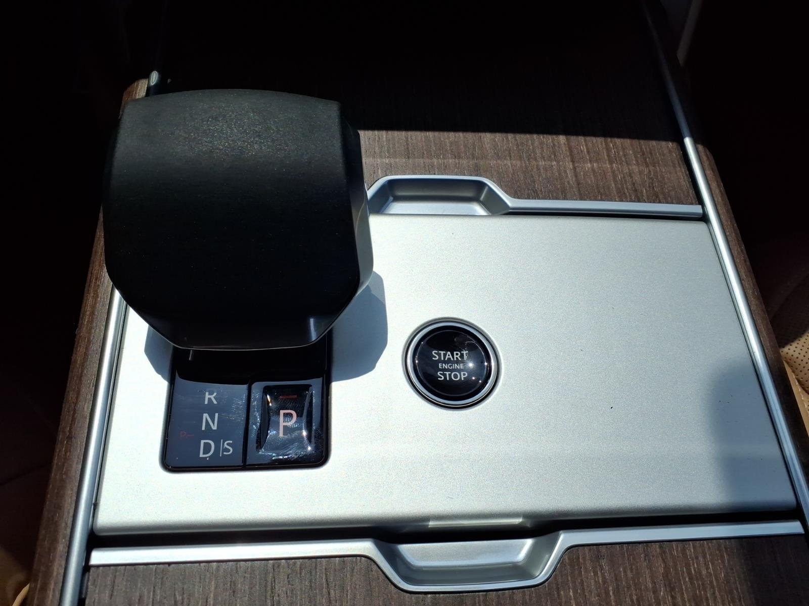 New 2026 Santorini Black Land Rover SE image 13