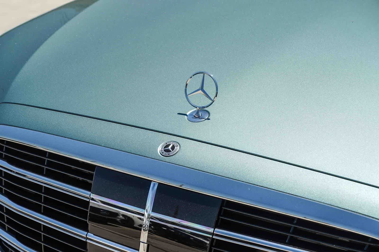 New 2026 Verde Silver Metallic Mercedes-Benz S 580 image 9
