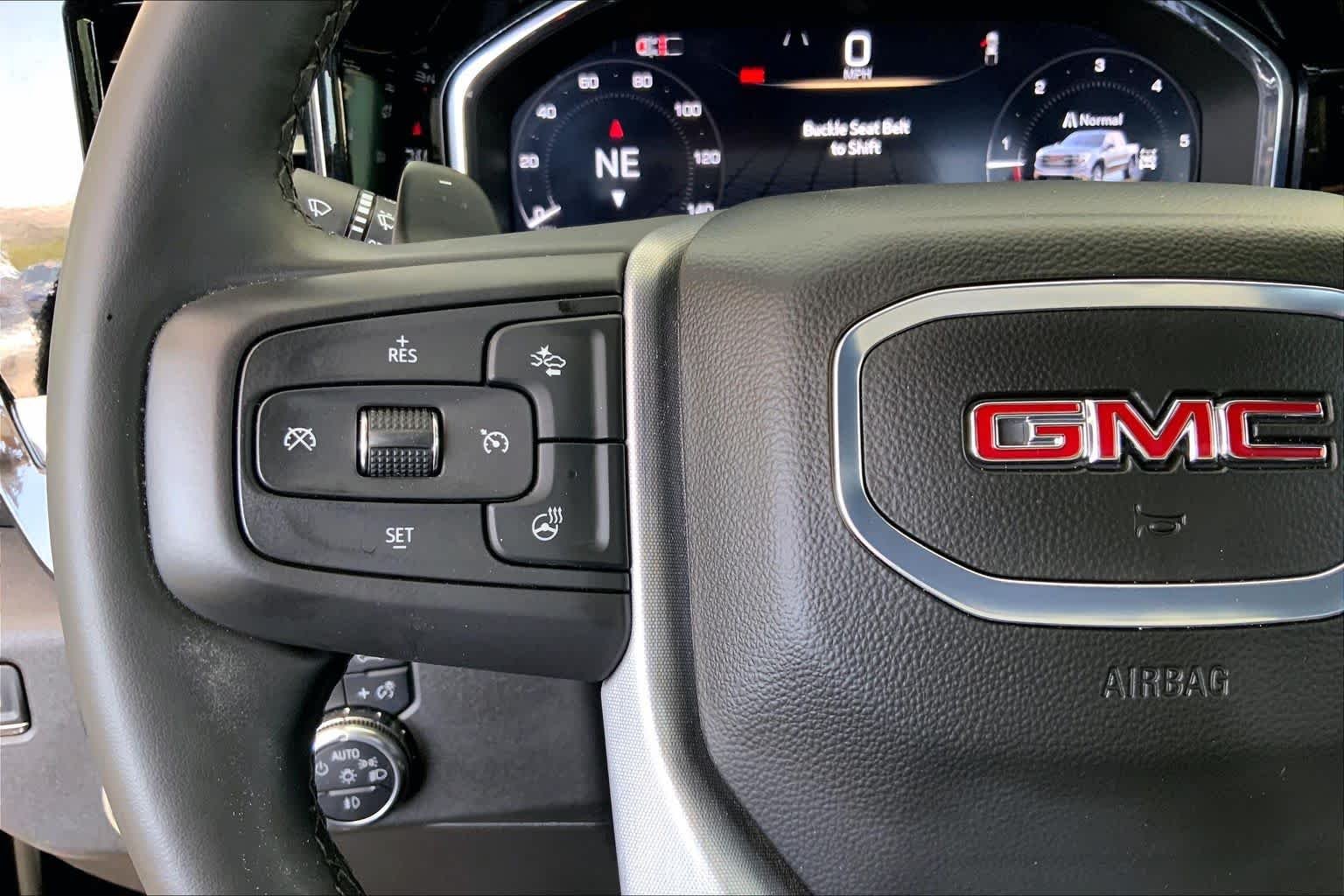 Used 2025 Onyx Black GMC SLT image 24