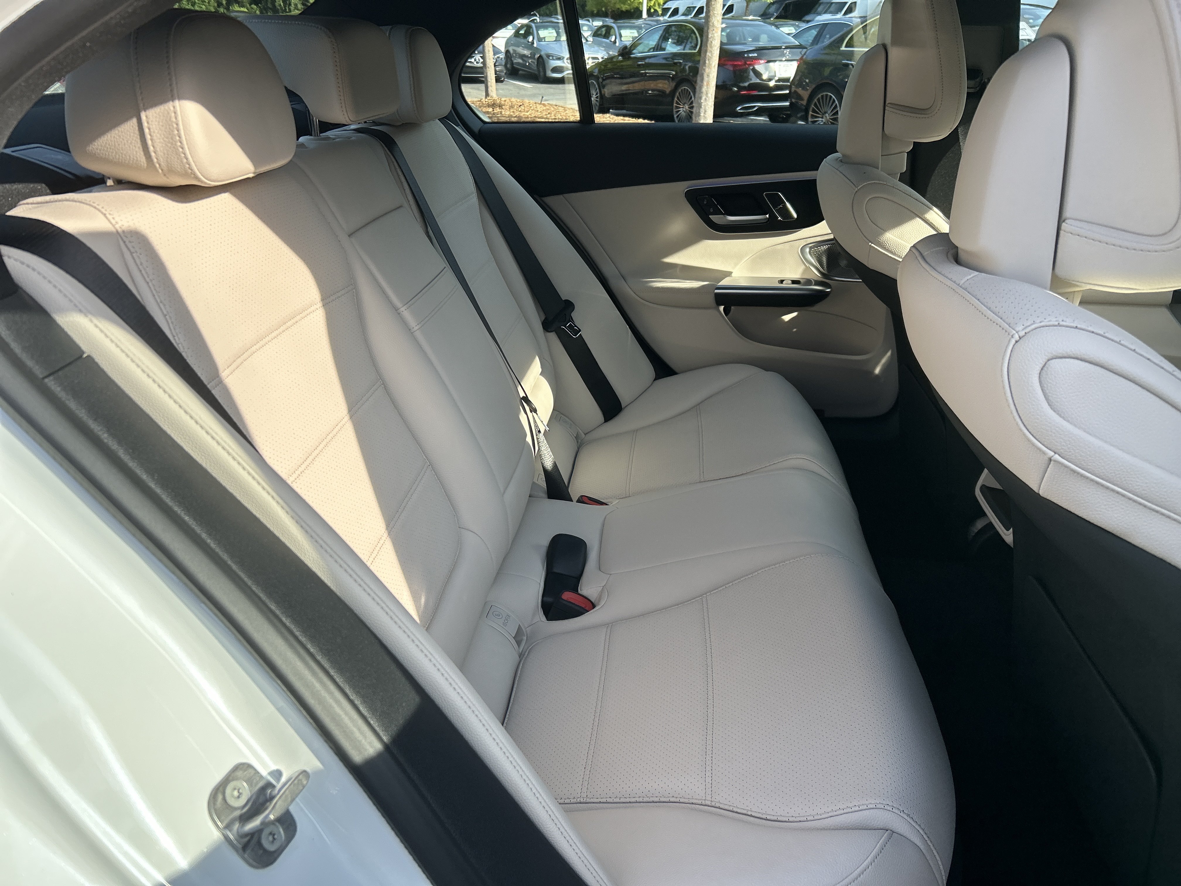 New 2026 MANUFAKTUR Moonlight White Metallic Mercedes-Benz C 300 Sedan image 40