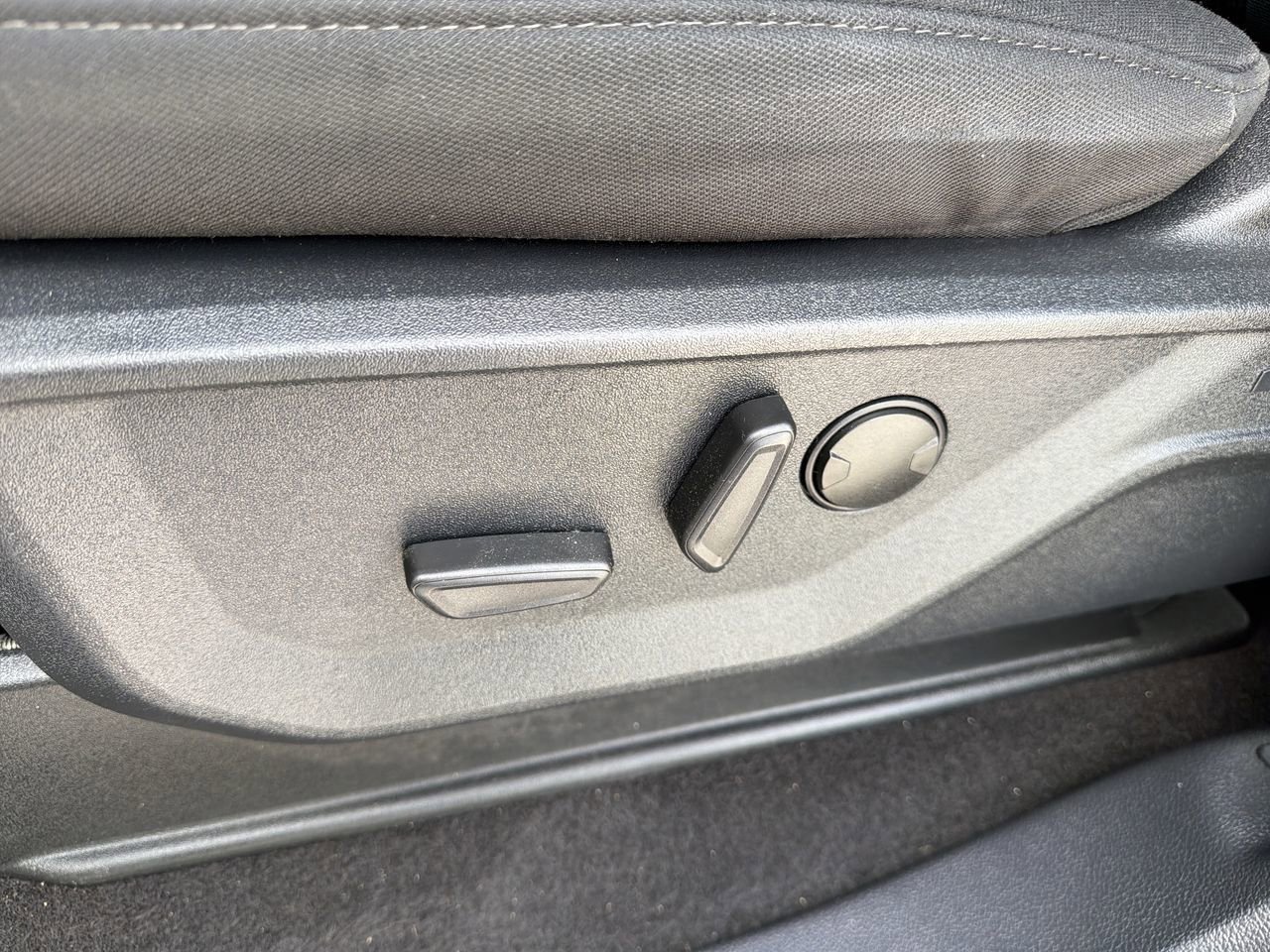 Used 2024 Silver Metallic Ford XLT image 18
