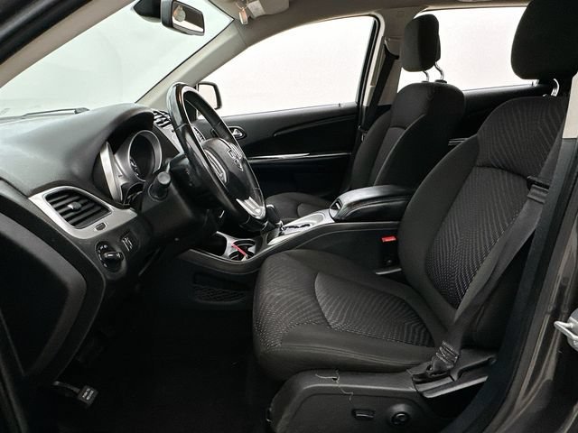 Used 2019 Gray Dodge SE image 9