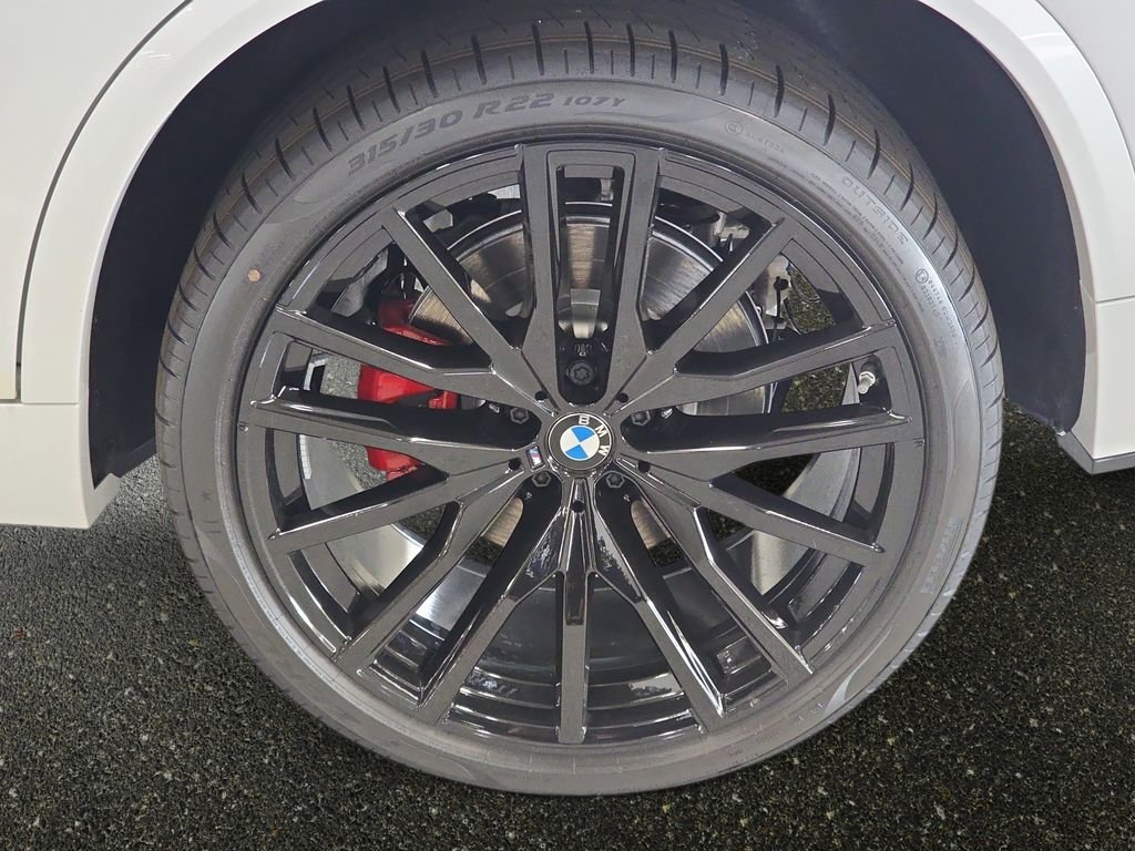 New 2026 Mineral White Metallic BMW sDrive40i image 15