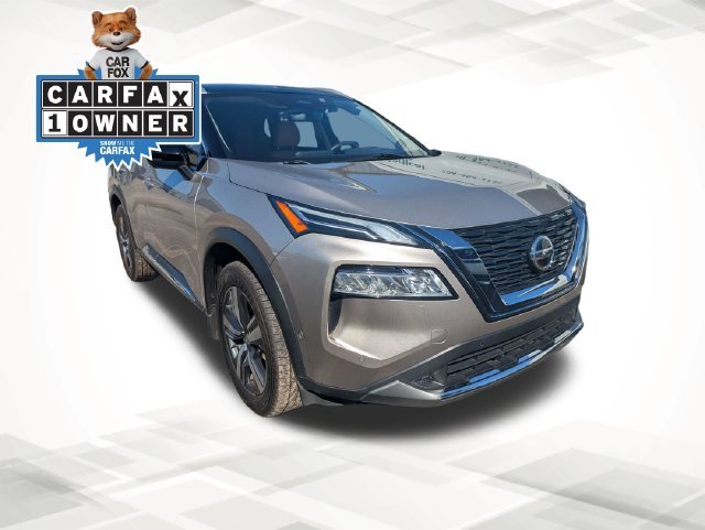 Used 2021 Gold Nissan Platinum image 2