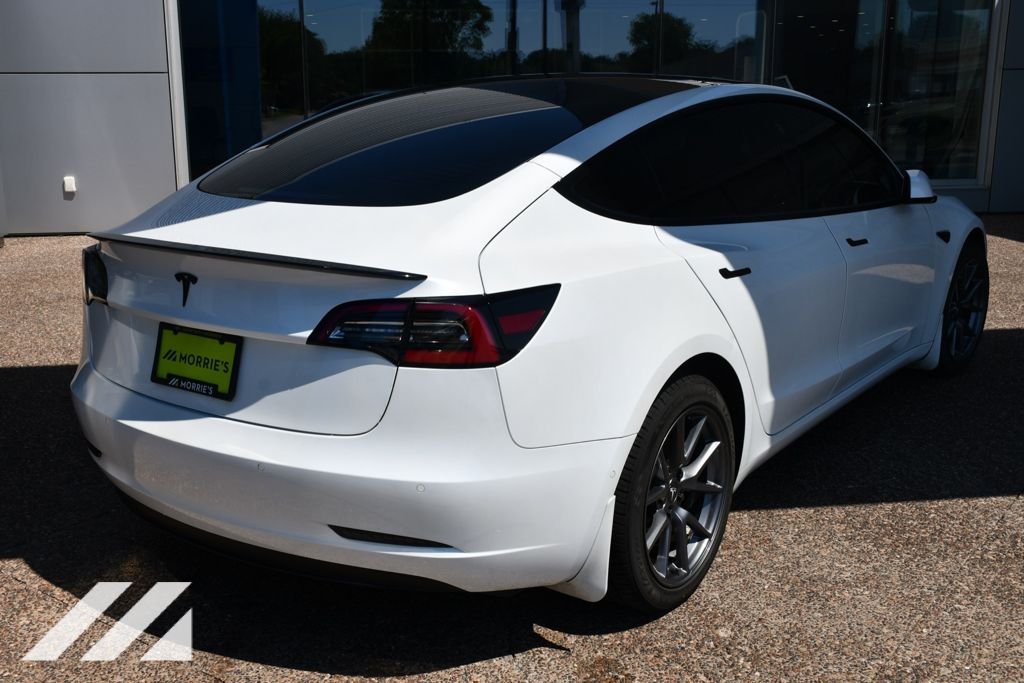 Used 2022  Tesla Base Electric image 7