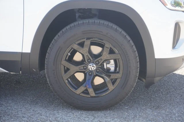 New 2026 Opal White Pearl Volkswagen 2.0T Peak Edition image 5