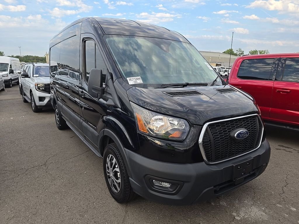 Used 2024 Black Ford  image 1