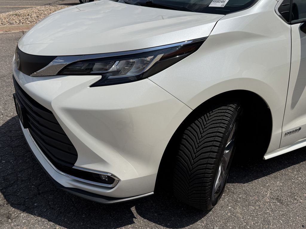 Used 2021 White Toyota XLE image 15