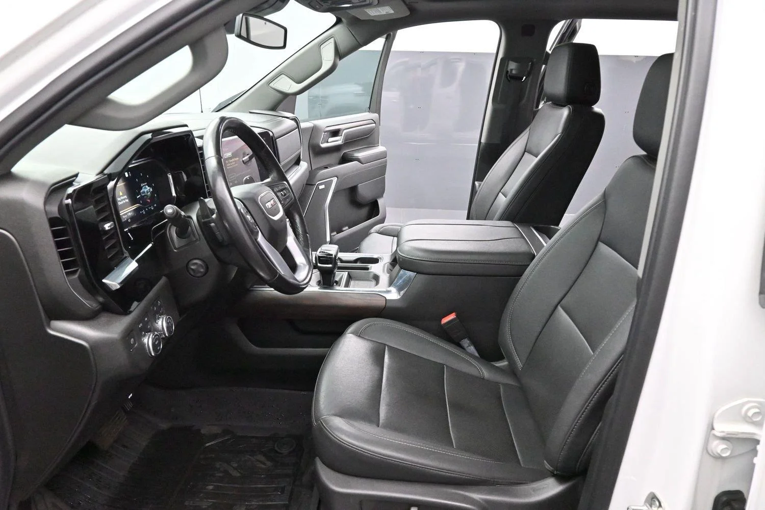 Used 2023 White Frost Tricoat GMC SLT image 12