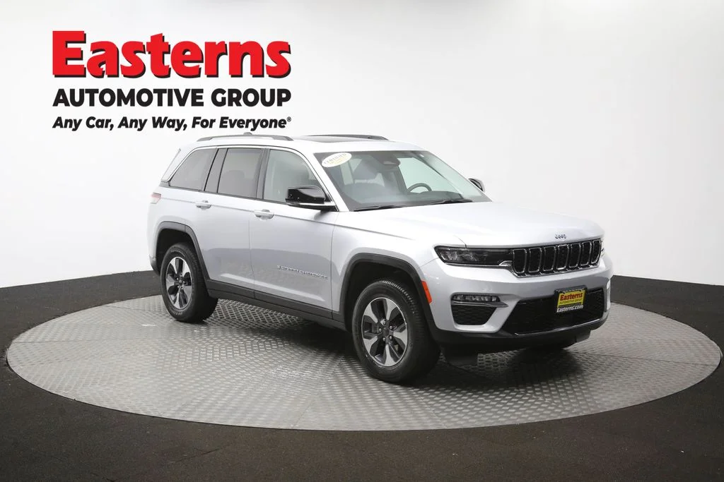 Used 2022 Silver Jeep 4xe image 52