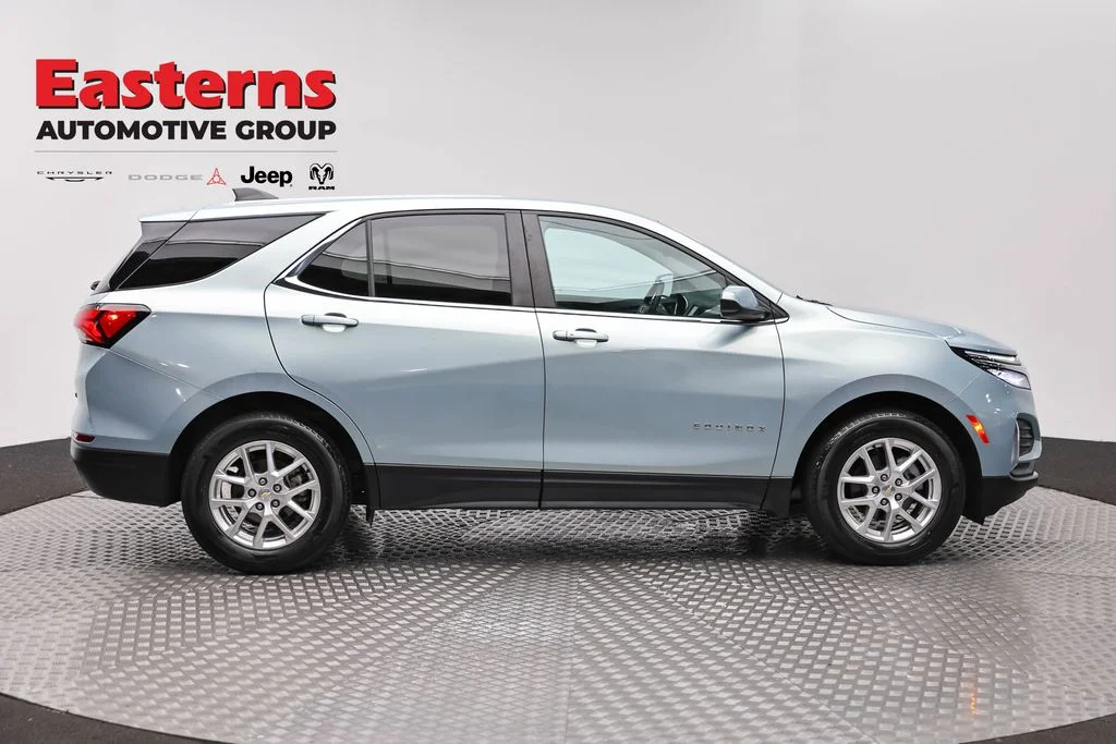 Used 2022 Blue Chevrolet LT image 4
