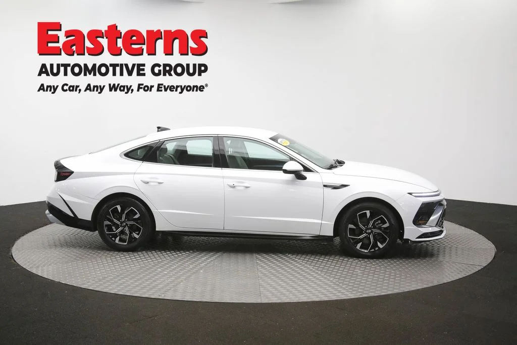 Used 2024 White Hyundai SEL image 45