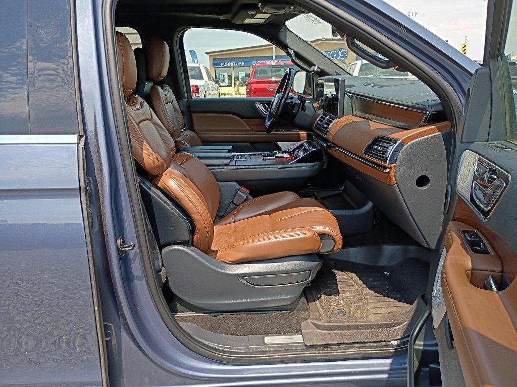 Used 2022 Ocean Drive Blue Metallic Tinted Clearcoat Lincoln Reserve image 12