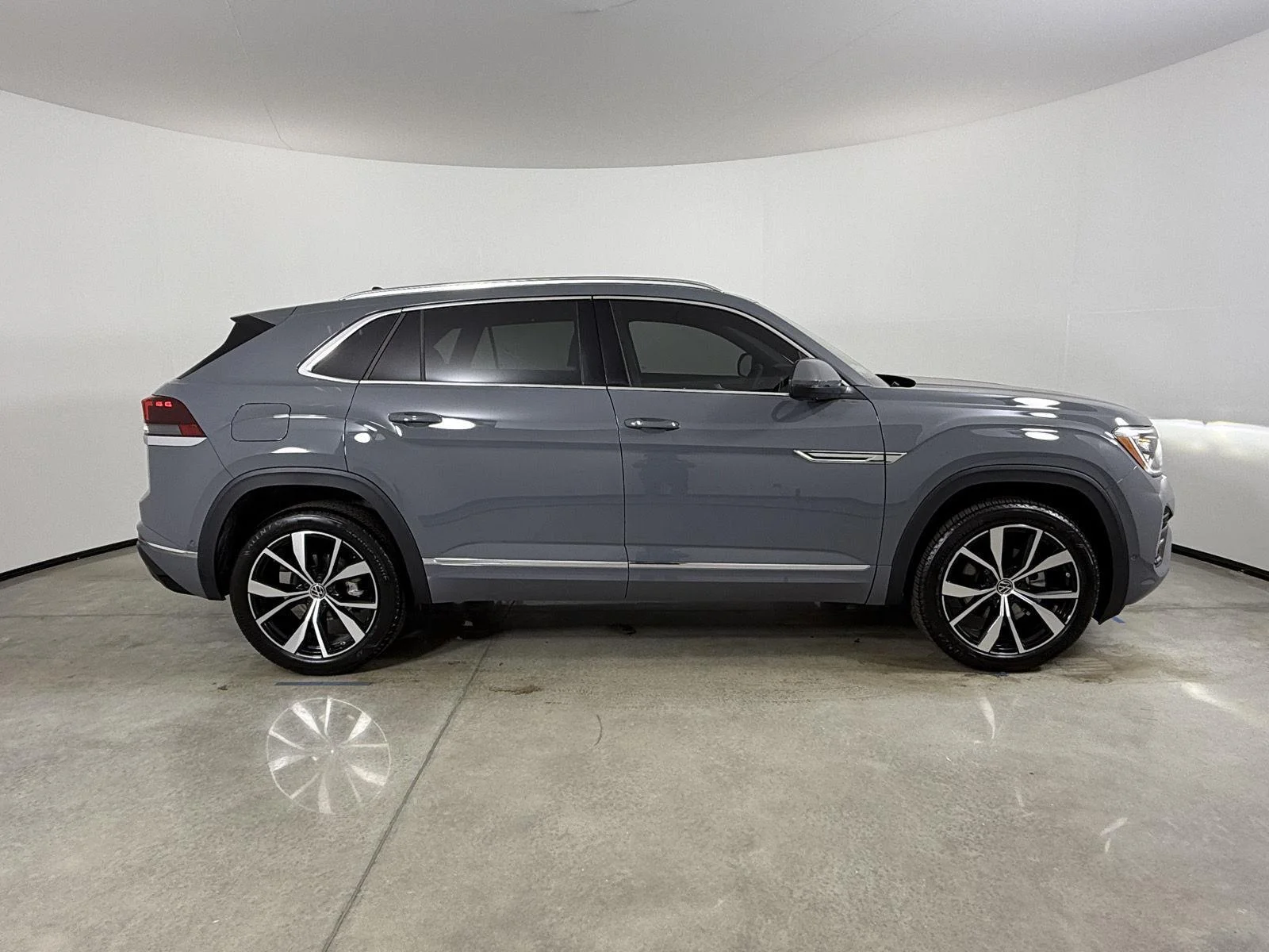 New 2026 Pure Gray Volkswagen 2.0T SEL Premium R-Line image 4