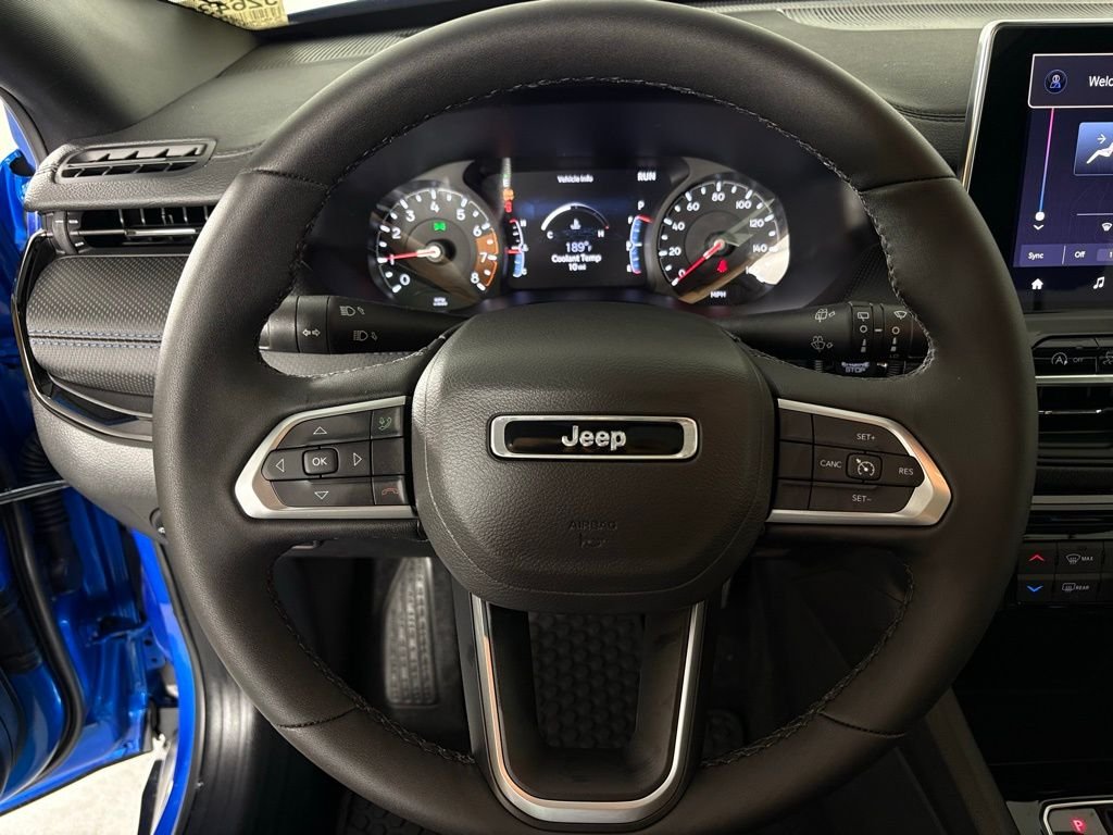 New 2026 Hydro Blue Pearl-Coat Exterior Paint Jeep Latitude image 20