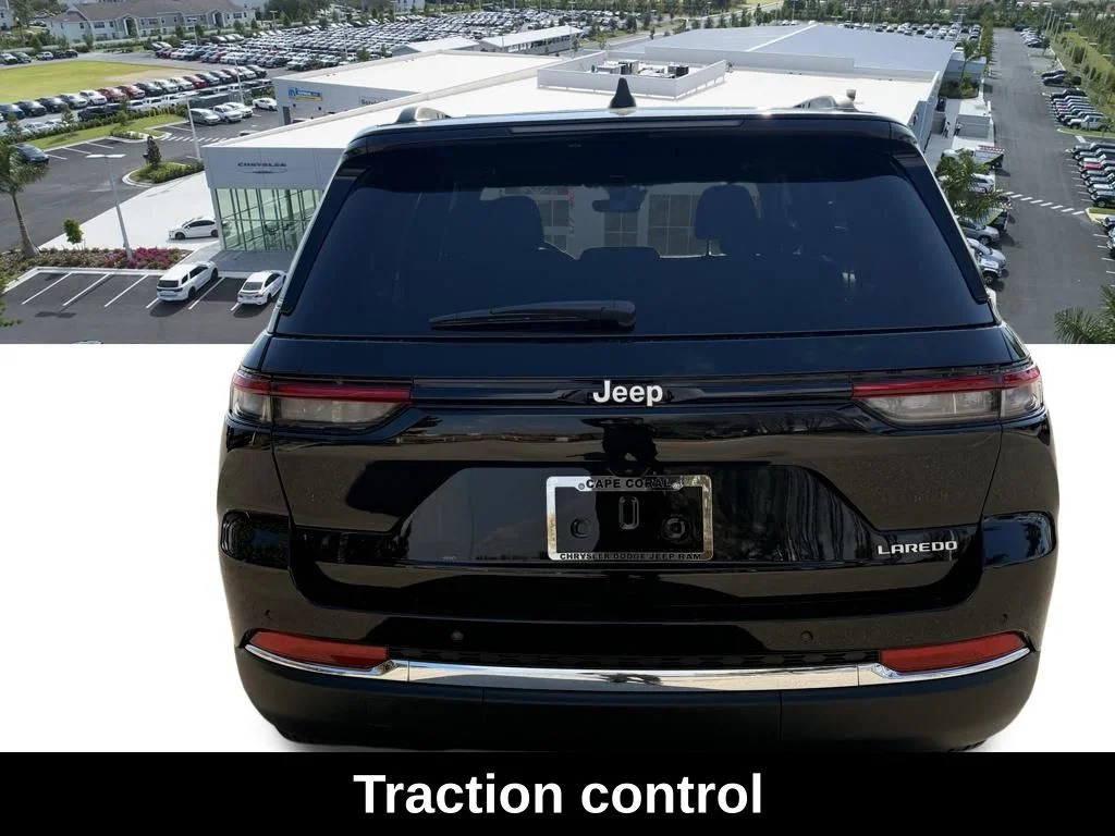 New 2026 Diamond Black Crystal Pearlcoat Jeep Laredo image 5