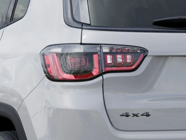New 2026 Bright White Clearcoat Jeep Latitude image 10