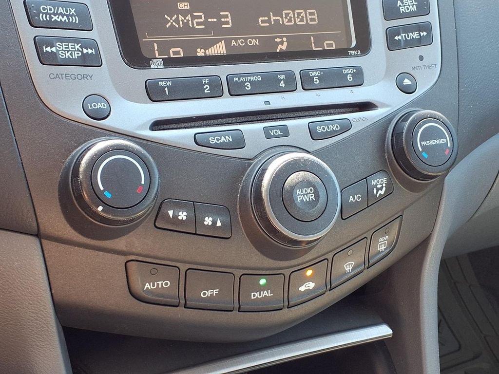 Used 2006 Silver Honda EX-L image 19