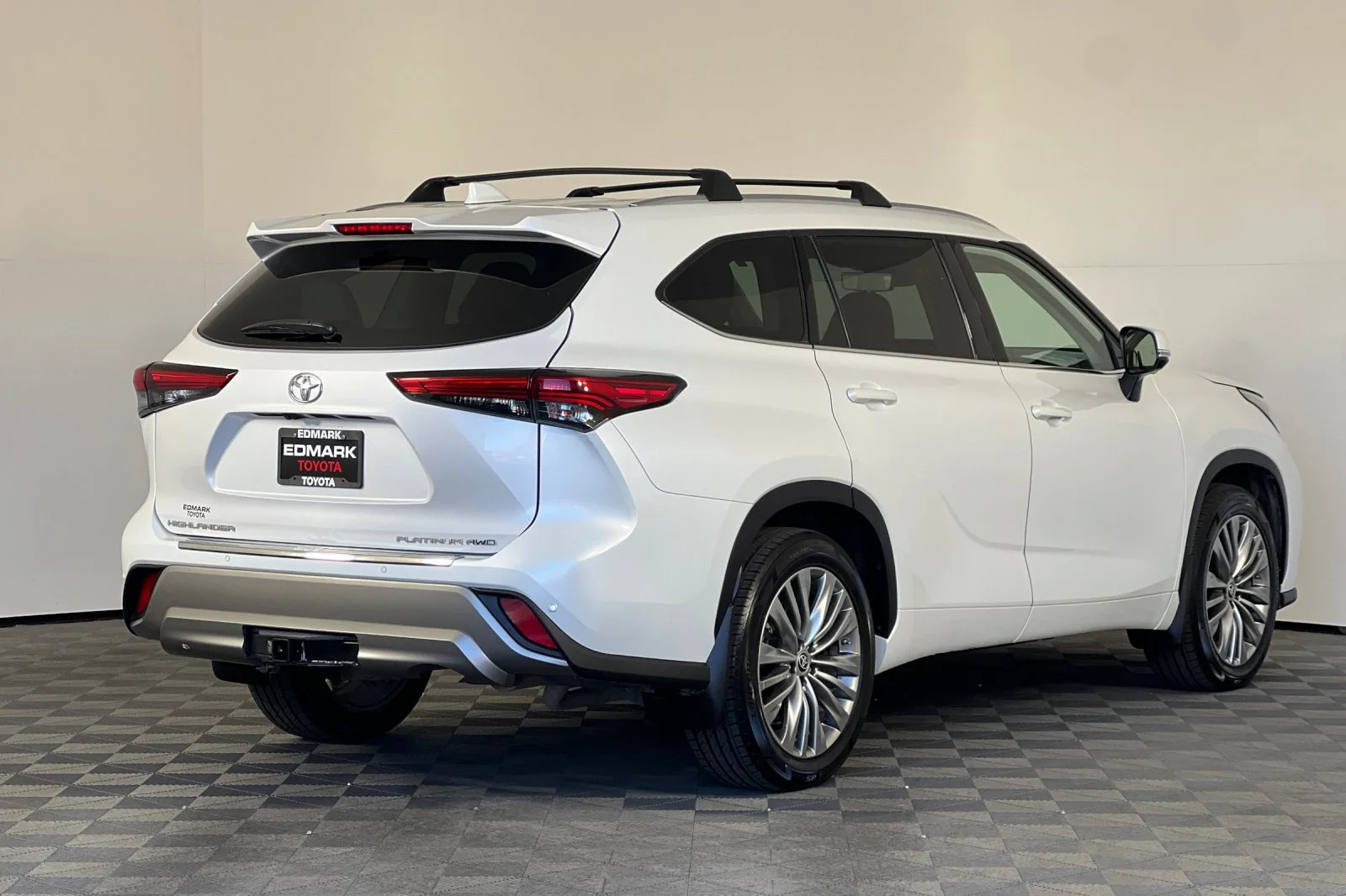 Certified Used 2022 Wind Chill Pearl Toyota Platinum image 3
