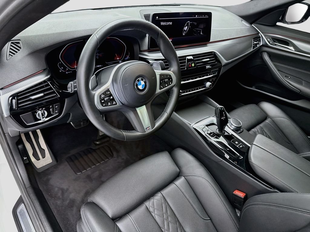 Used 2022 Alpine White BMW 530i image 9