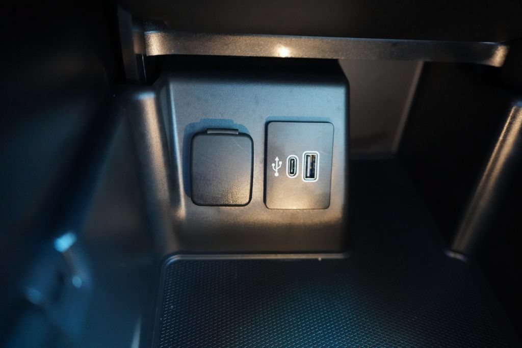 Used 2025  Ford Active image 36