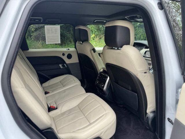 Used 2018 Yulong White Metallic Land Rover HSE image 16