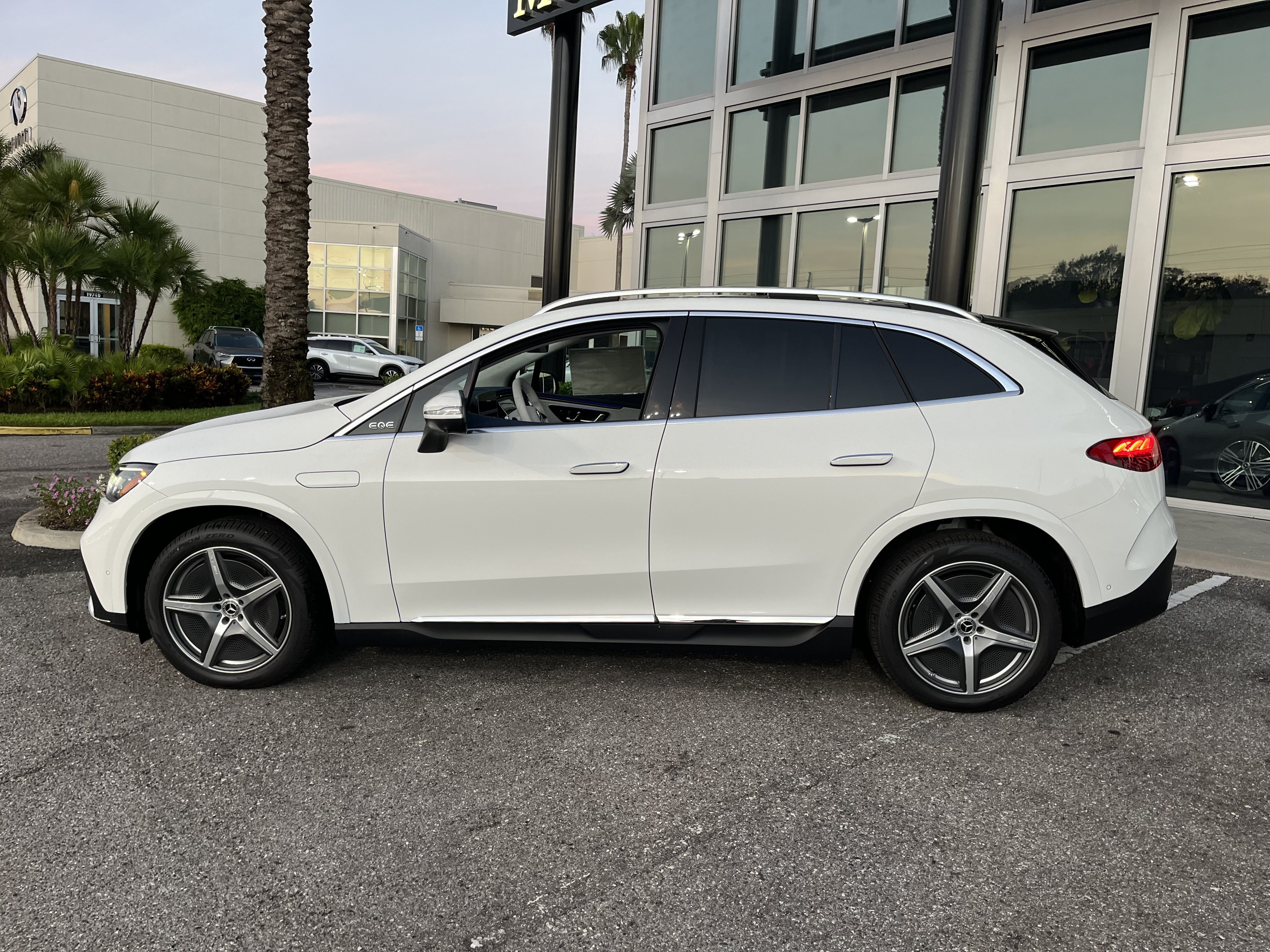 New 2026 POLAR WHITE Mercedes-Benz EQE 320 image 3