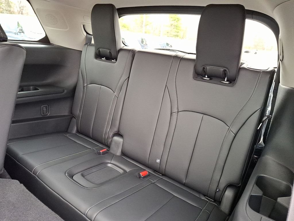 New 2026 GRAPHITE SHADOW INFINITI Luxe AWD image 7