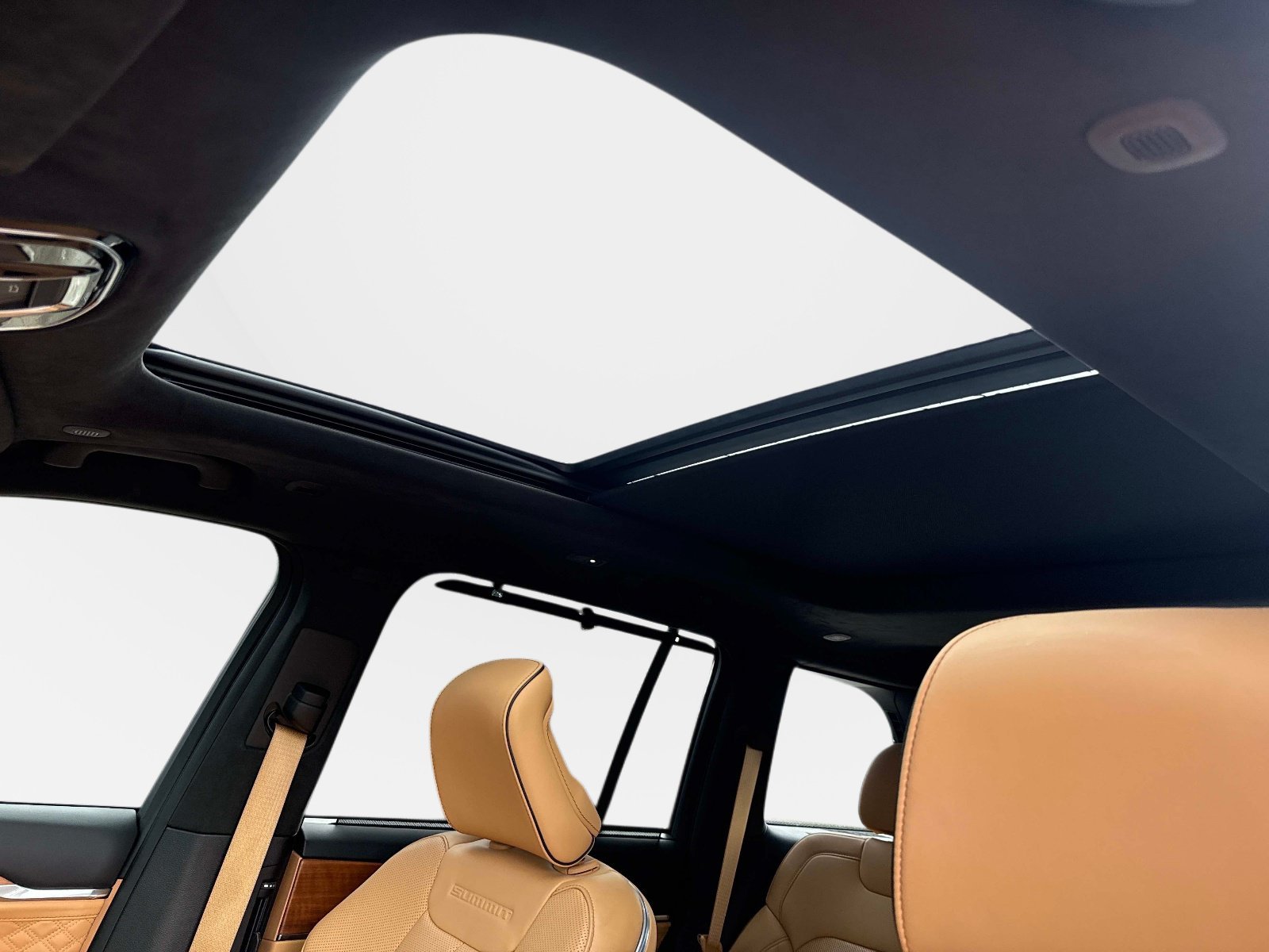 Used 2025 Diamond Black Crystal Pearlcoat Jeep Summit Reserve image 24