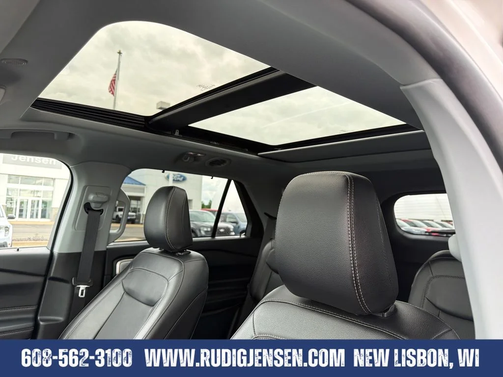 Used 2023 White Ford Limited image 24
