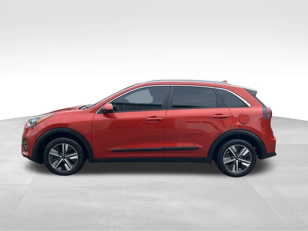 Used 2022 Orange Kia LXS image 2