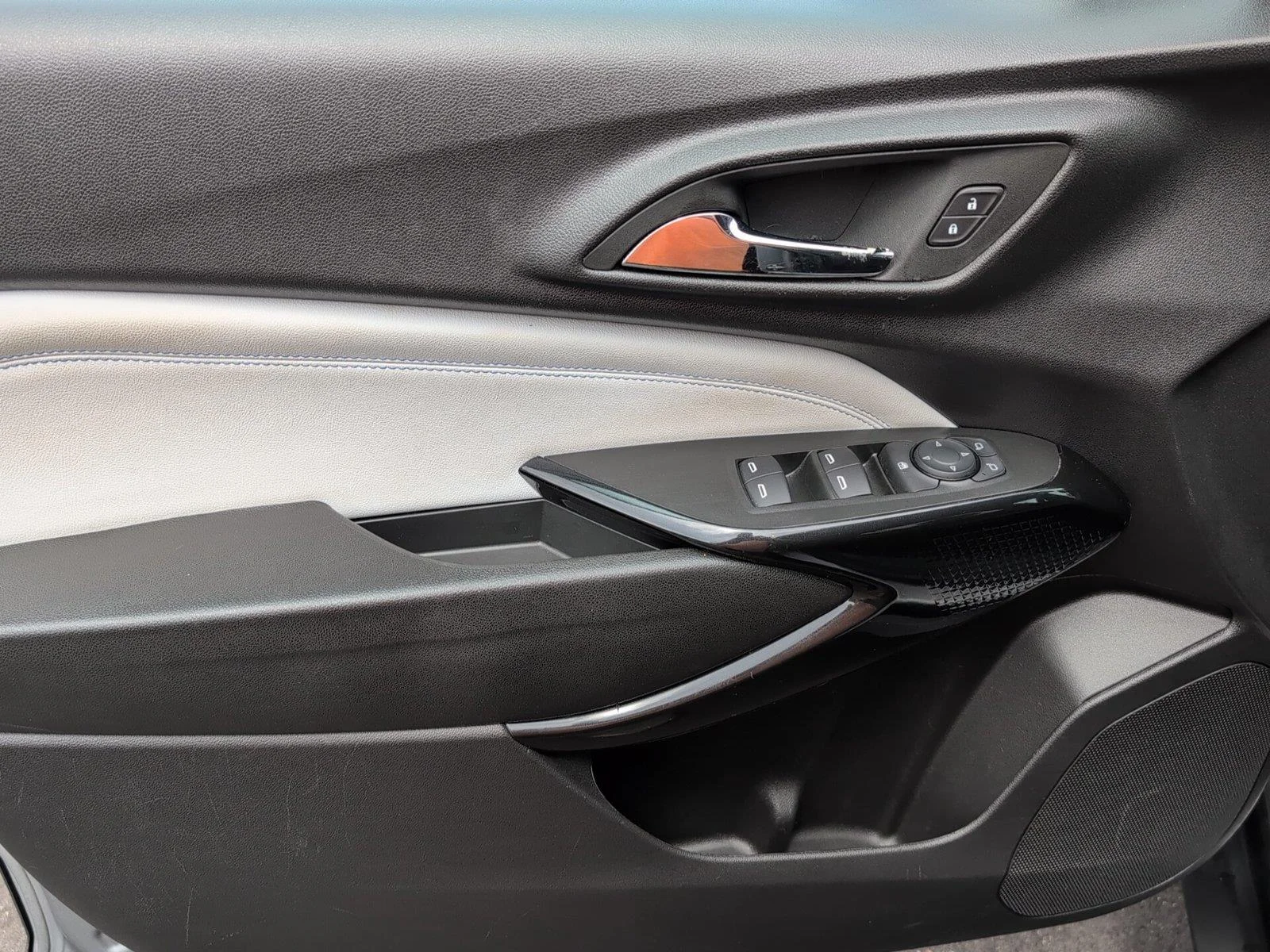 Used 2025 Sterling Gray Metallic Chevrolet LT image 15