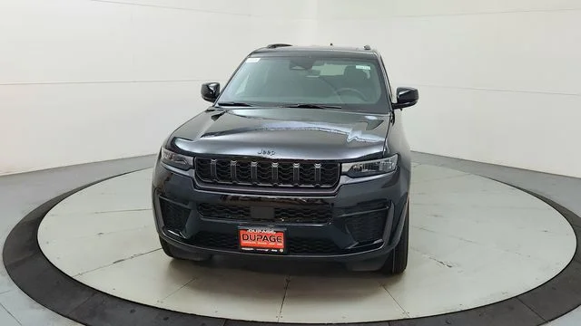 New 2026 Diamond Black Crystal Pearlcoat Jeep Altitude image 2