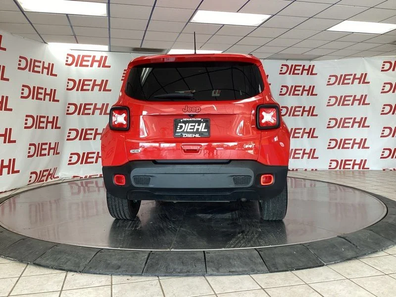 Used 2023 Red Jeep Latitude image 6
