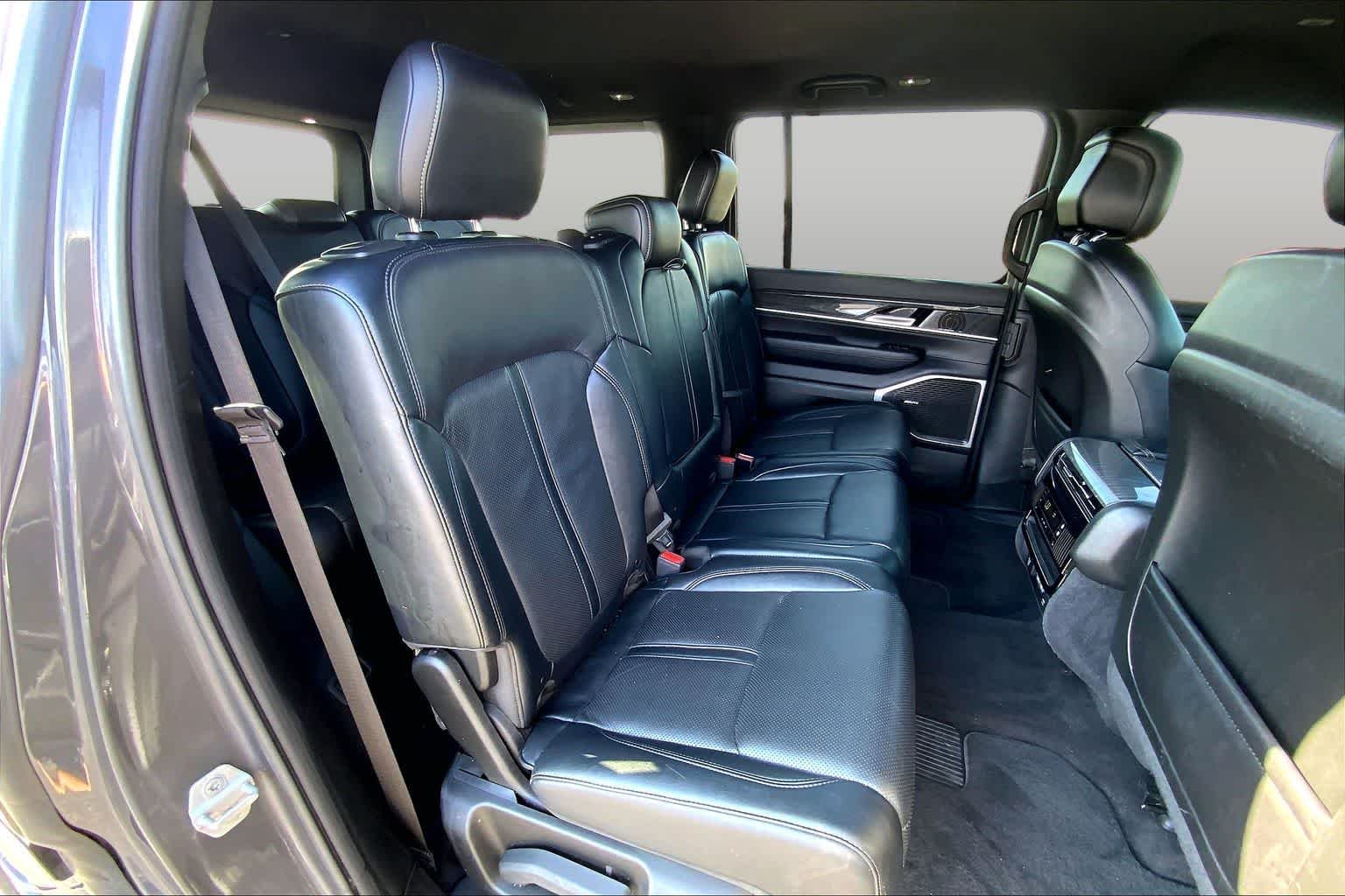 Used 2022 Baltic Gray Metallic Clearcoat Jeep Series III image 20