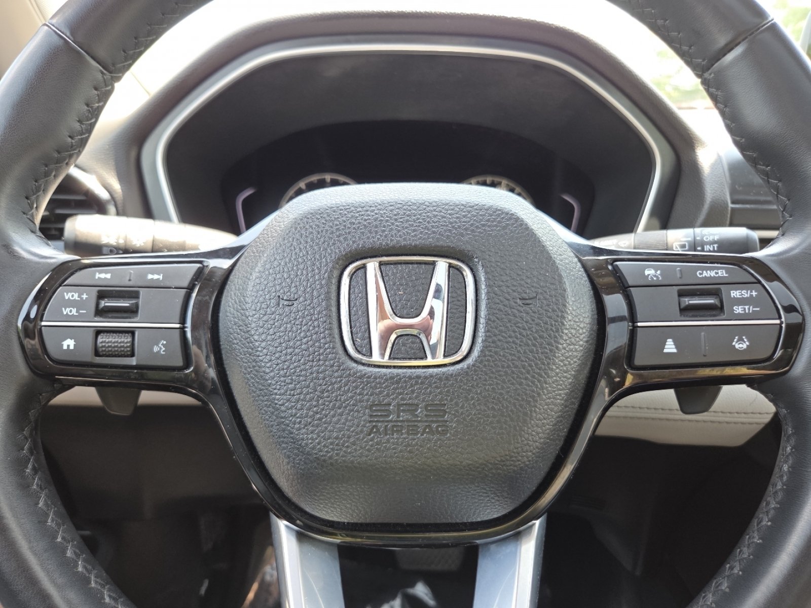 Certified Used 2023 Lunar Silver Metallic Honda Touring image 34