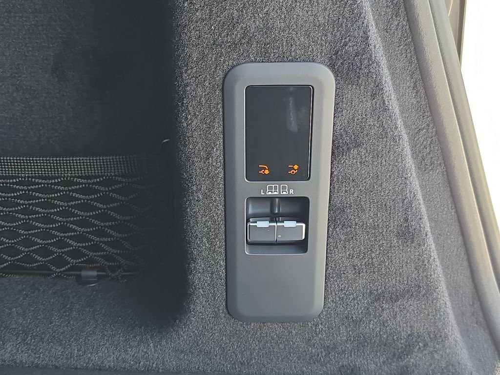 New 2026 Santorini Black Land Rover SE image 14