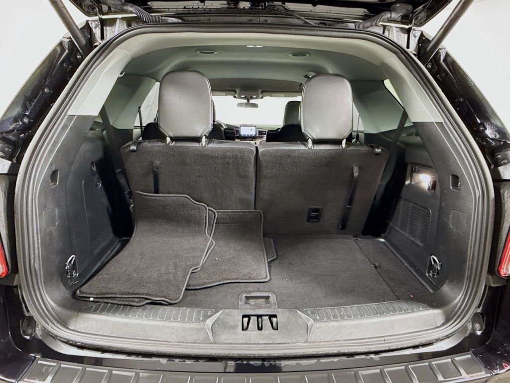 Used 2024 Agate Black Metallic Ford XLT image 27