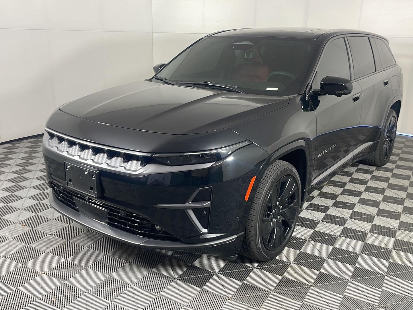 Used 2025 Diamond Black Crystal Pearlcoat Jeep Launch Edition image 2