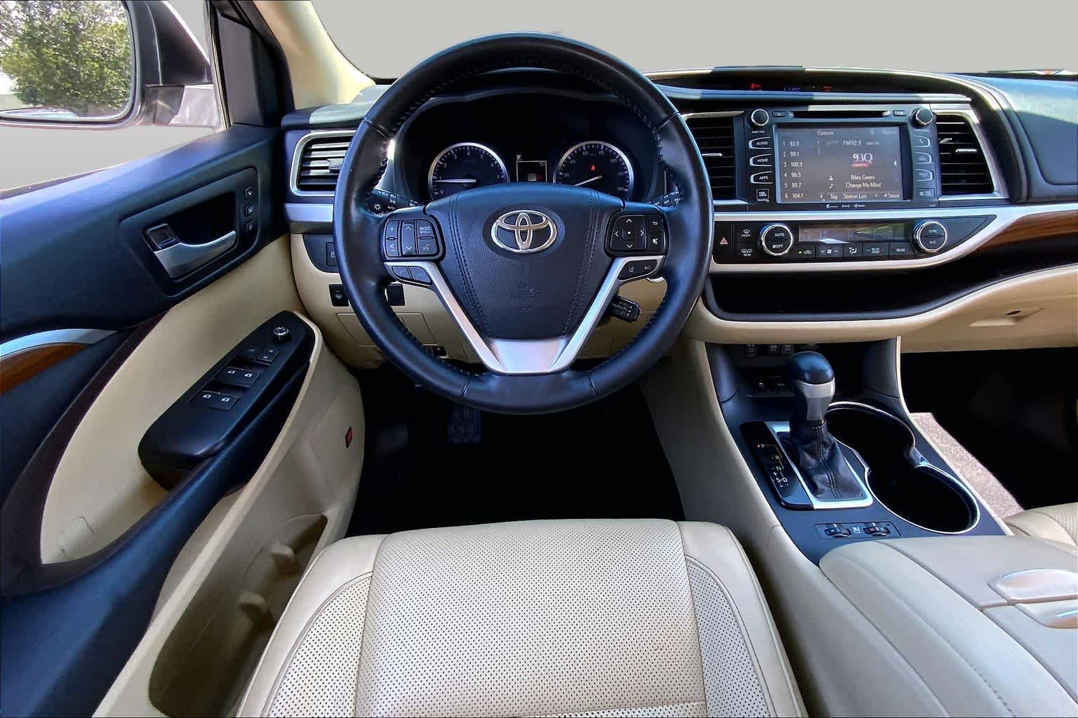 Used 2019 Blizzard Pearl Toyota Limited image 6