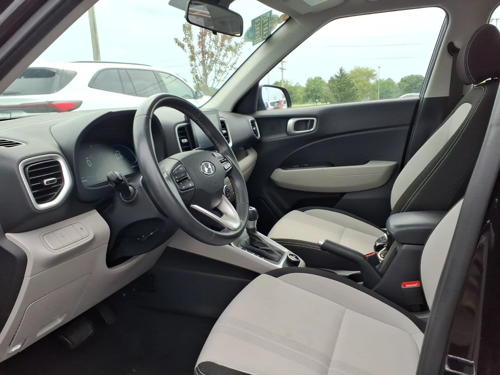 Used 2025 Onyx Black Hyundai SEL image 26