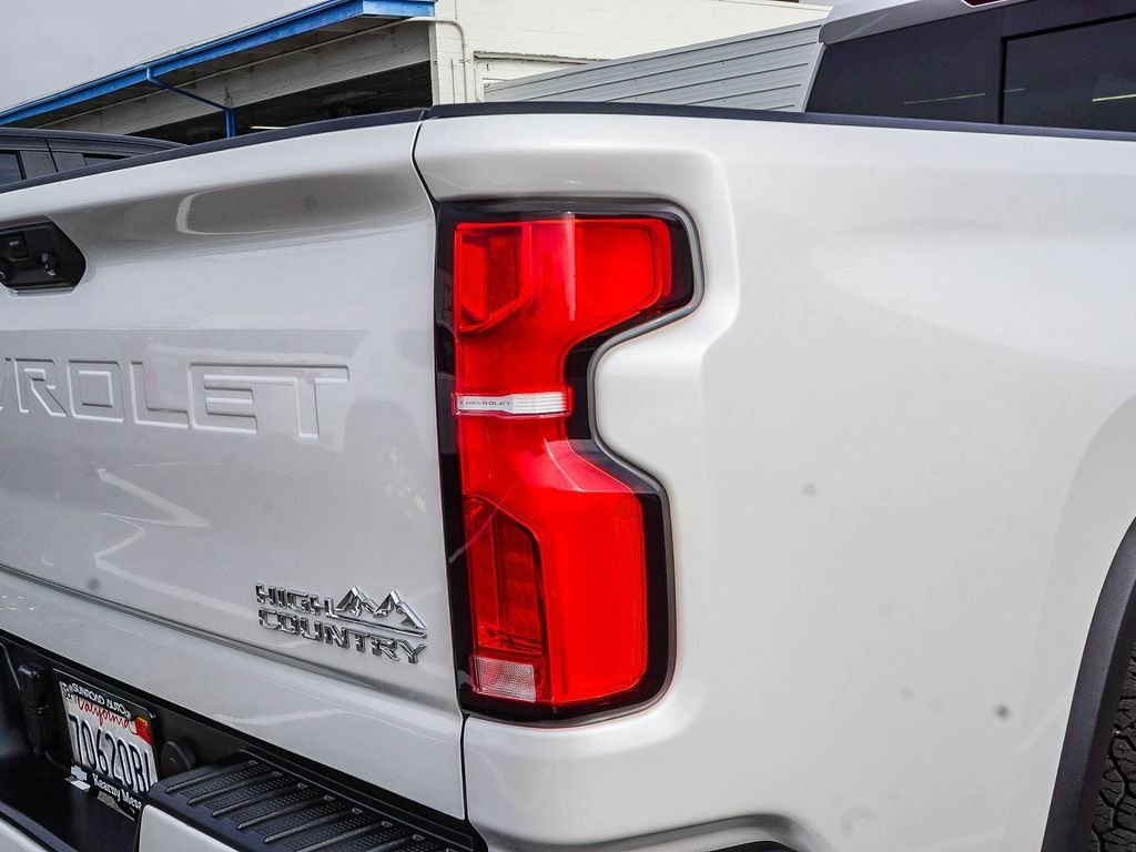 Used 2025 Beige Chevrolet High Country image 7