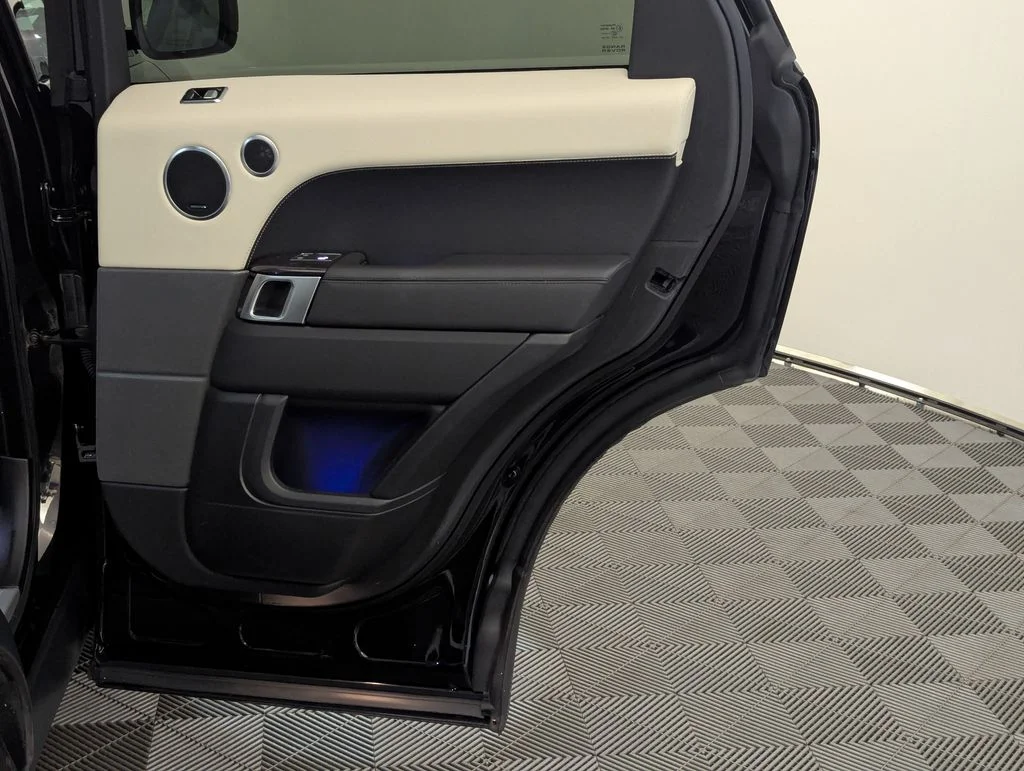Used 2022 Black Land Rover HSE Silver Edition image 54