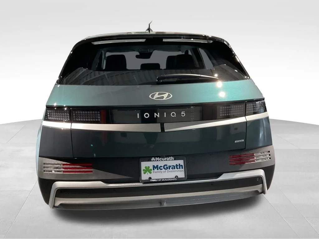 New 2027 Green Hyundai SE image 6