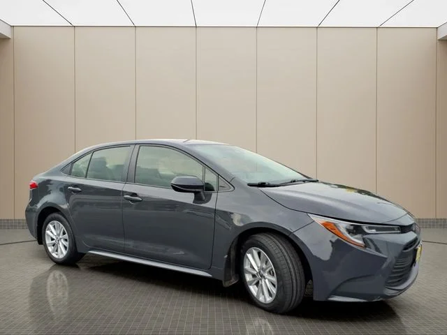 Used 2023  Toyota LE image 5