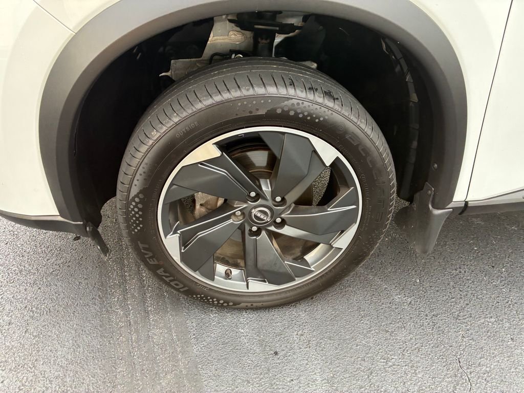 Used 2024 White Nissan SV image 7
